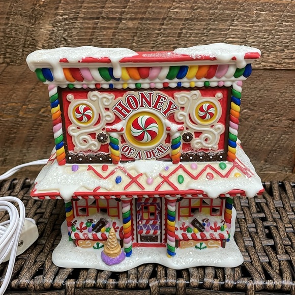 Department 56 "Honey Of A Deal Five & Dime" Lighted Christmas 2004 COLLECTIBLE - Picture 1 of 14